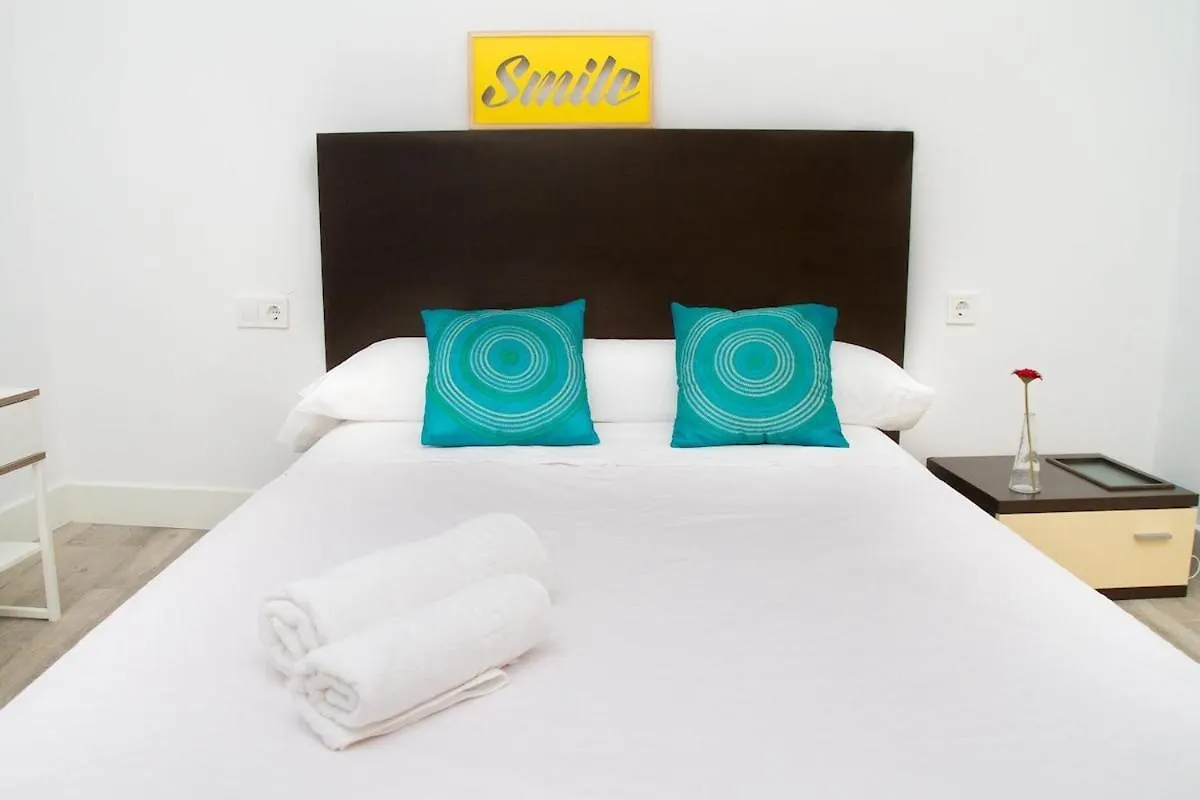 C16 - Modern & Comfortable 4 Beds Apartment Малага