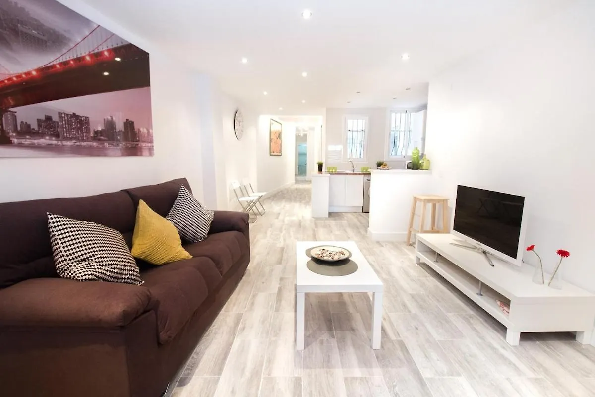 C16 - Modern & Comfortable 4 Beds Apartment Малага