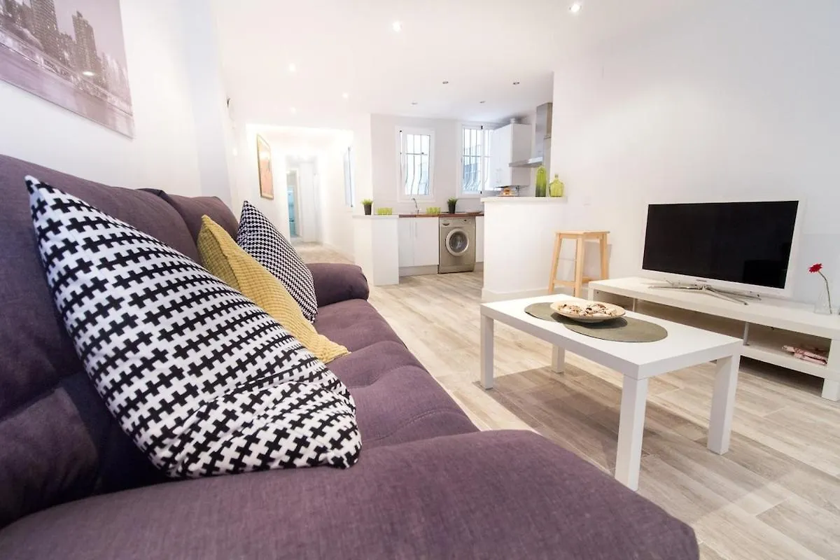 C16 - Modern & Comfortable 4 Beds Apartment location