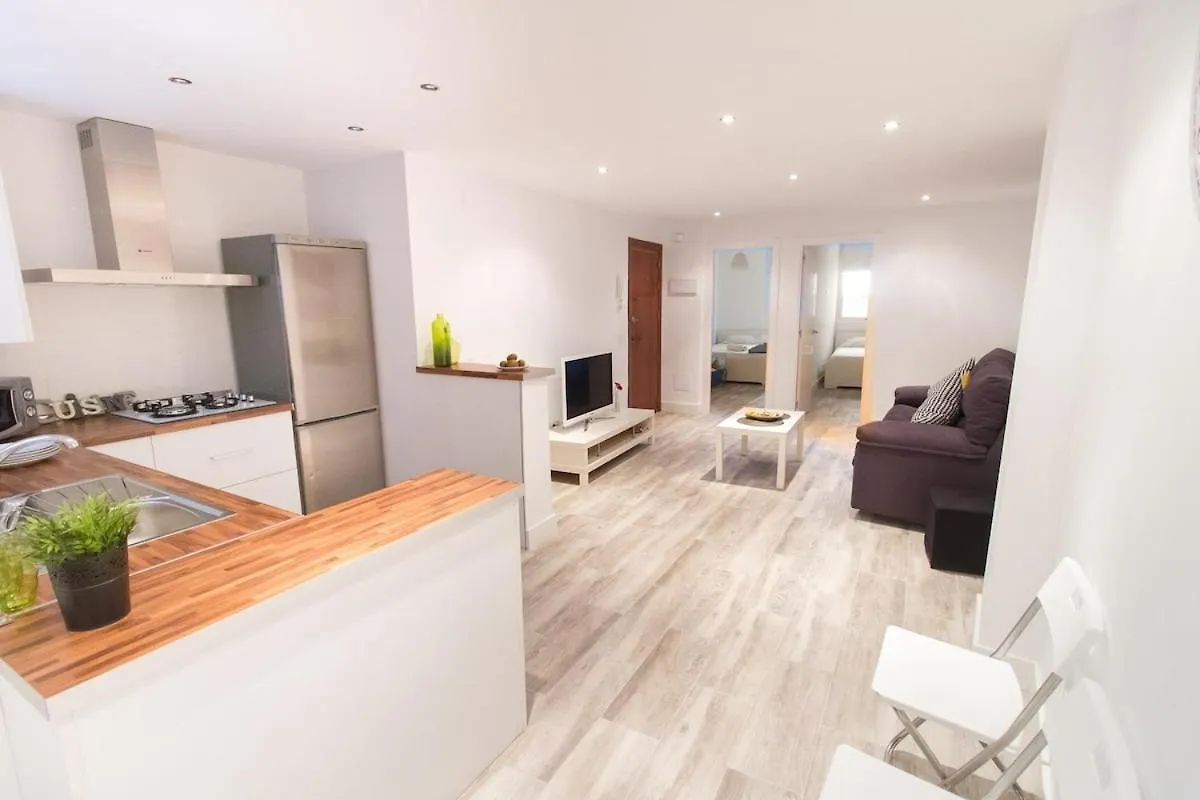C16 - Modern & Comfortable 4 Beds Apartment Malaga Spain